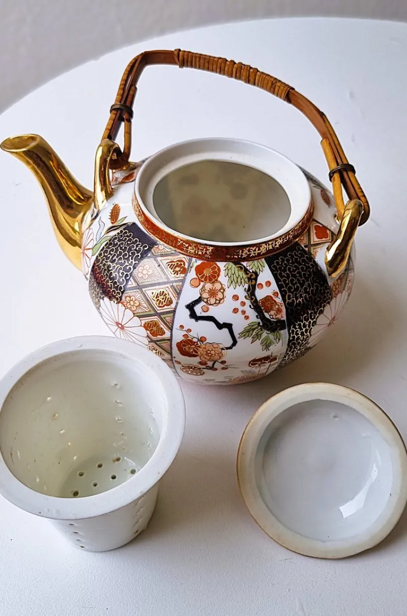 Pamono Vintage Japanese Imari Tea Service in Gilt Porcelain, 1950s, Set of 21> Coffee & Tea Service