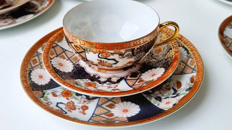 Pamono Vintage Japanese Imari Tea Service in Gilt Porcelain, 1950s, Set of 21> Coffee & Tea Service