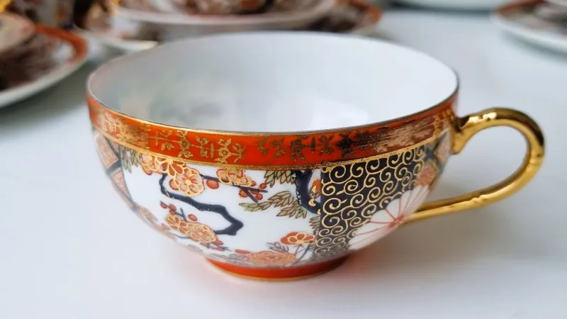 Pamono Vintage Japanese Imari Tea Service in Gilt Porcelain, 1950s, Set of 21> Coffee & Tea Service