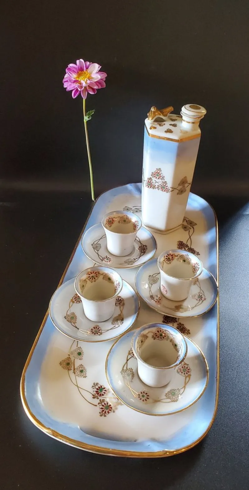 Pamono Vintage Japanese Murani Sake Set with Whistling Bird Decanter, Geisha Cups and Long Tray, 1920s, Set of 10> Coffee & Tea Service