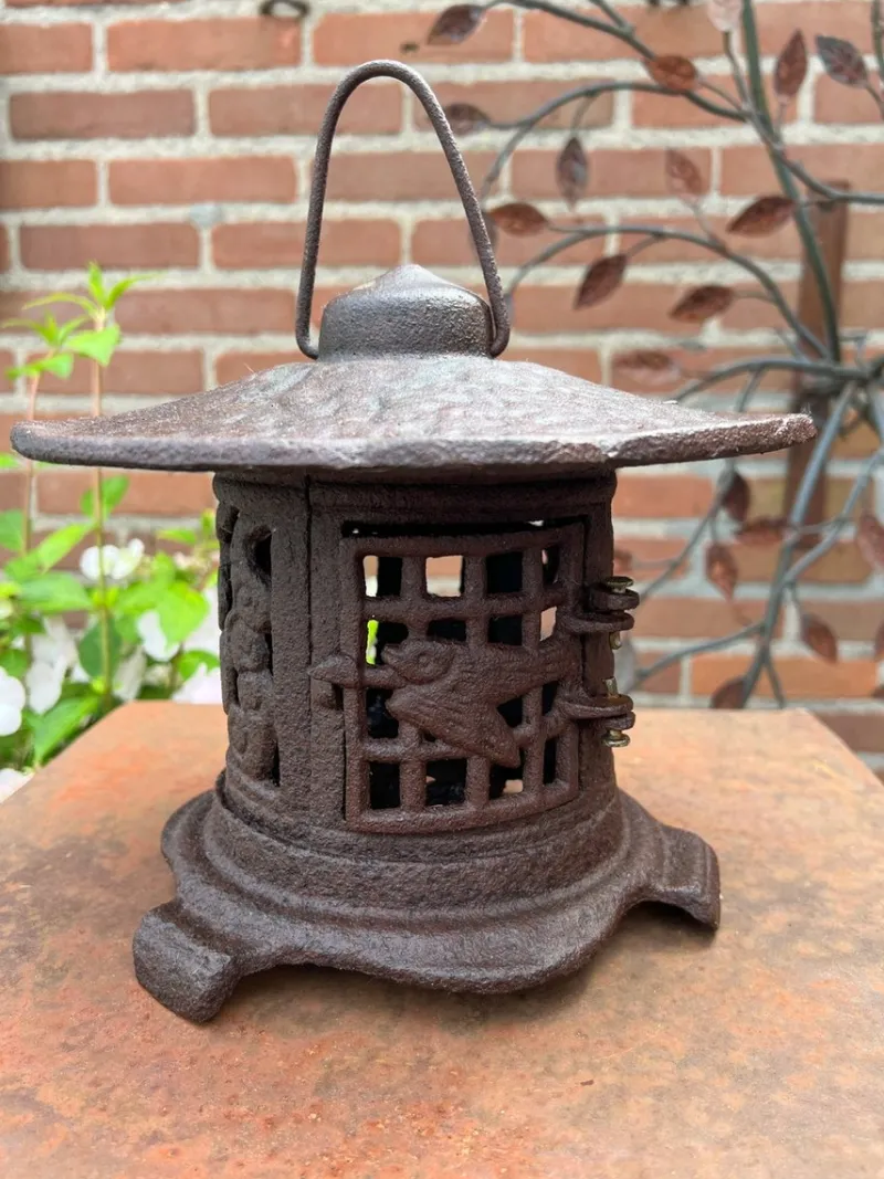 Pamono Vintage Japanese Style Cast Iron Pagode Garden Lantern, 1970s> Garden Accessories