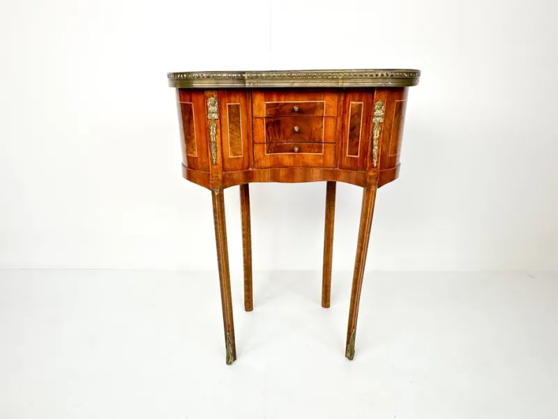 Pamono Vintage Kidney-Shaped Side Table with Brass Details> Nightstands