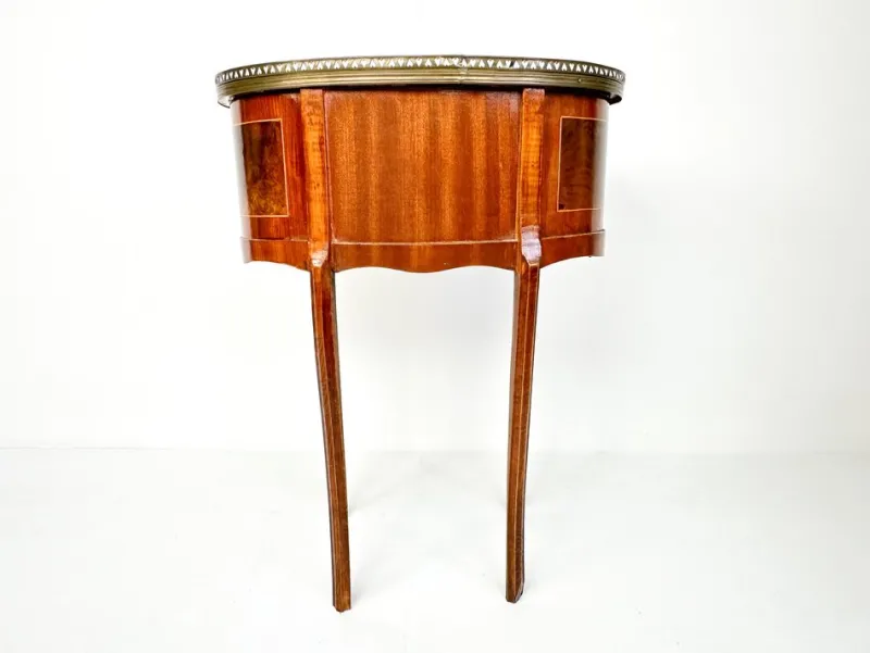 Pamono Vintage Kidney-Shaped Side Table with Brass Details> Nightstands