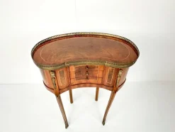 Pamono Vintage Kidney-Shaped Side Table with Brass Details><noscript><img width=