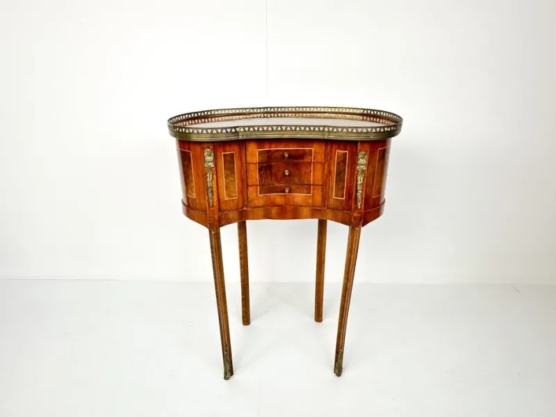 Pamono Vintage Kidney-Shaped Side Table with Brass Details> Nightstands