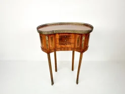 Pamono Vintage Kidney-Shaped Side Table with Brass Details><noscript><img width=