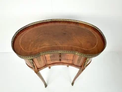 Pamono Vintage Kidney-Shaped Side Table with Brass Details><noscript><img width=