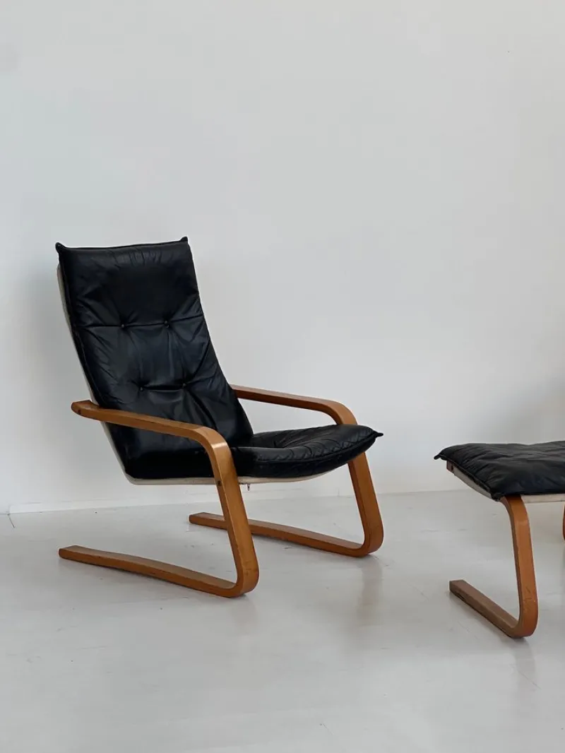 Sale Pamono Vintage Leather Armchairs and Pouf, 1970s, Set of 3