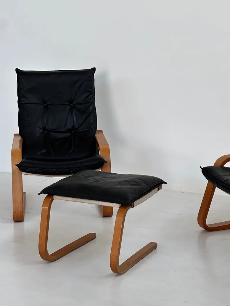 Sale Pamono Vintage Leather Armchairs and Pouf, 1970s, Set of 3
