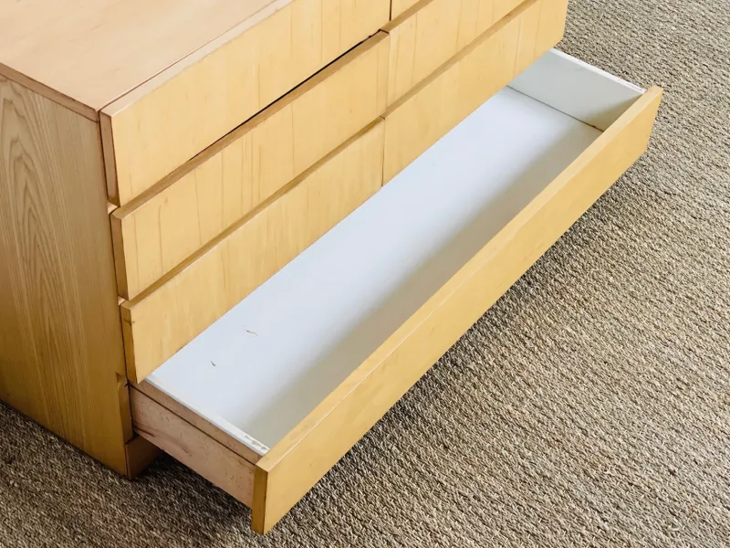 Pamono Vintage Minimalist Maple Chest of Drawers, 1960s