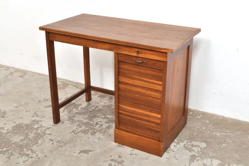 Pamono Vintage Oak Childrens Desk with Roller Door, 1950s> Children's Tables
