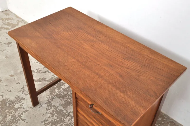Pamono Vintage Oak Childrens Desk with Roller Door, 1950s> Children's Tables