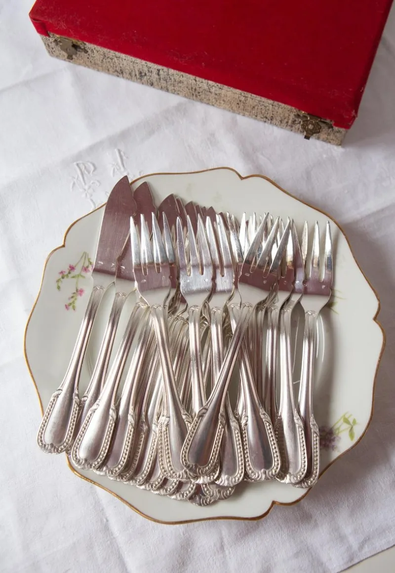 Sale Pamono Vintage Pearls Fish Cutlery Set by François Frionnet, 1930s, Set of 24