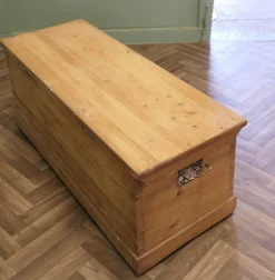 Pamono Vintage Pine Carriage Trunk><noscript><img width=