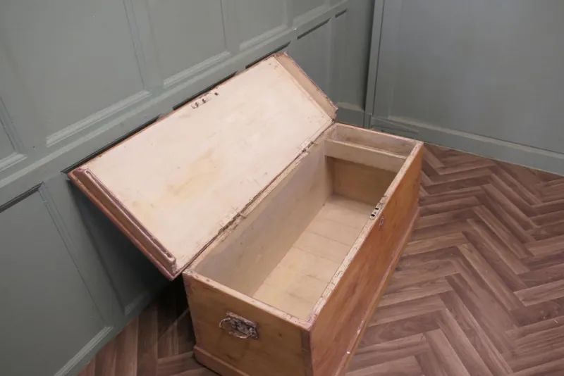 Pamono Vintage Pine Carriage Trunk> Trunks Crates & Baskets
