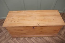 Pamono Vintage Pine Carriage Trunk><noscript><img width=