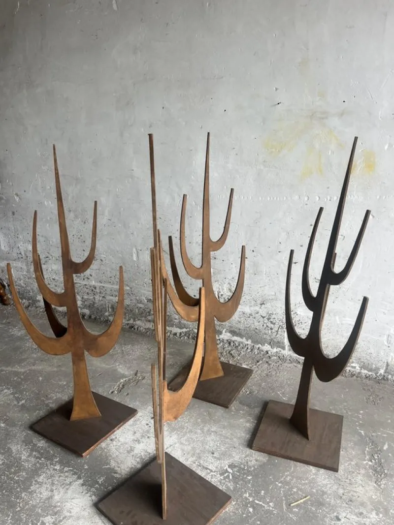 Pamono Vintage Plywood Stands, Set of 4> Racks, Hooks & Valets