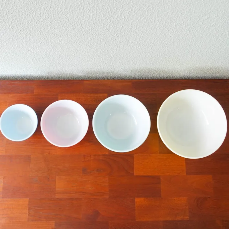 Pamono Vintage Pyrex Mixing Bowls, 1950s, Set of 4> Bowls