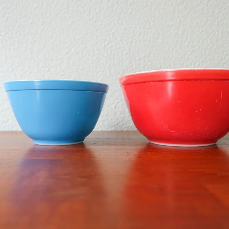 Pamono Vintage Pyrex Mixing Bowls, 1950s, Set of 4> Bowls