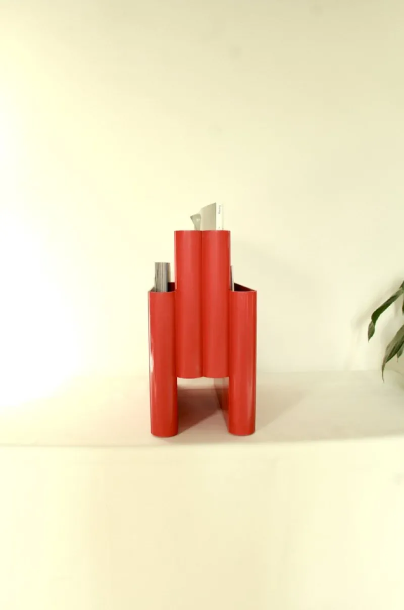 Pamono Vintage Red Plastic Carminio Magazine Holder by Giotto Stoppino for Kartell, Italy, 1980s> Magazine Racks