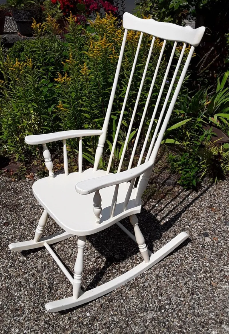 Pamono Vintage Rocking Chair with High Back in White Painted Beech, 1970s> Rocking Chairs