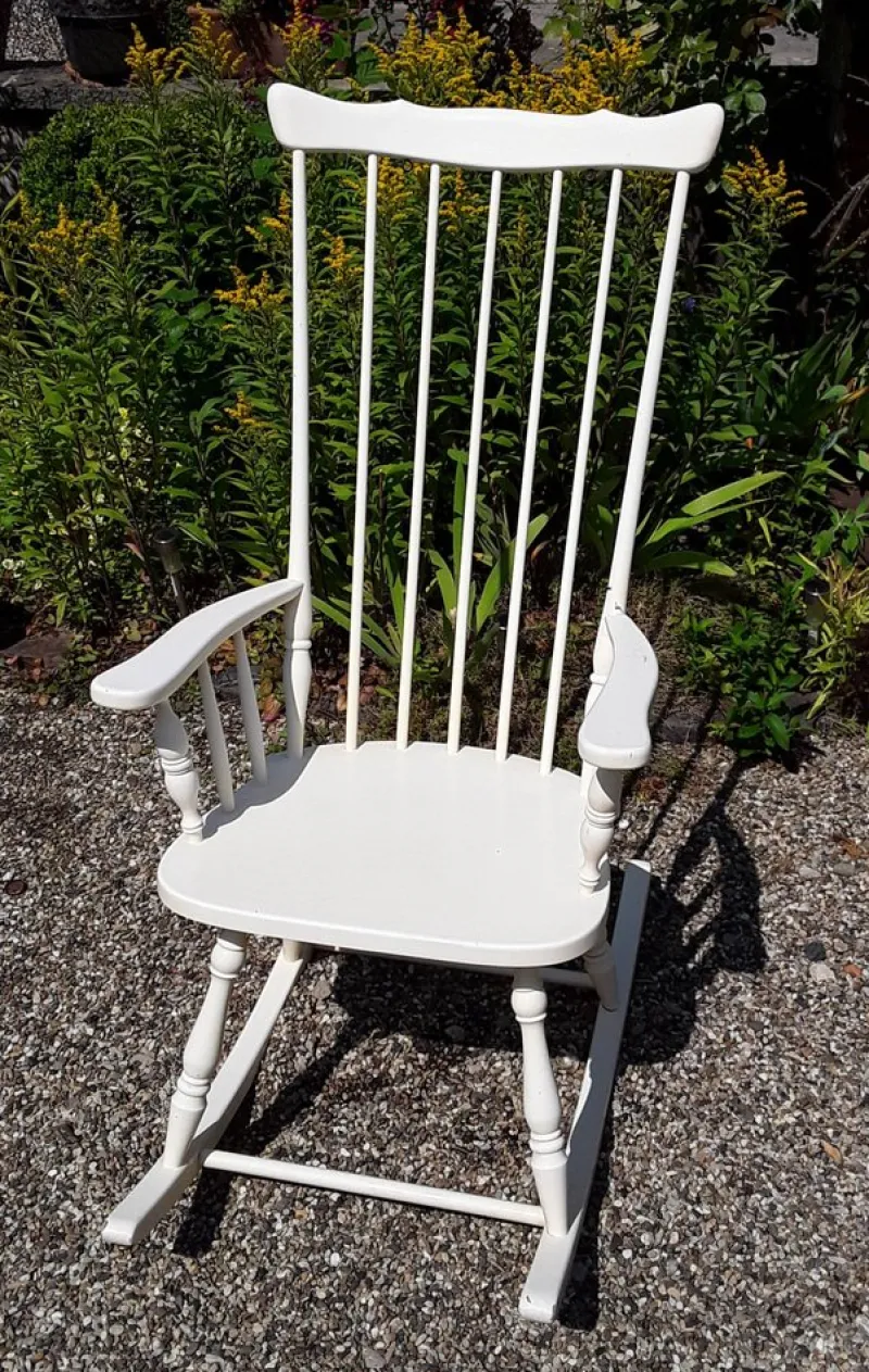 Pamono Vintage Rocking Chair with High Back in White Painted Beech, 1970s> Rocking Chairs
