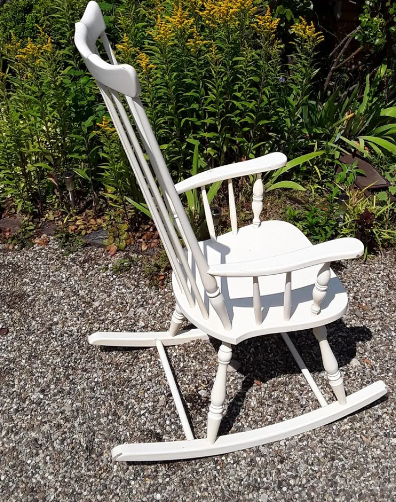 Pamono Vintage Rocking Chair with High Back in White Painted Beech, 1970s> Rocking Chairs