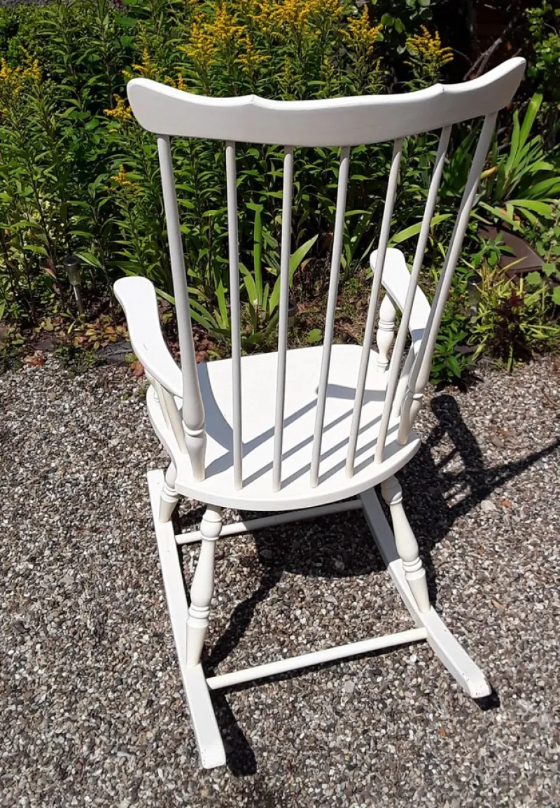 Pamono Vintage Rocking Chair with High Back in White Painted Beech, 1970s> Rocking Chairs