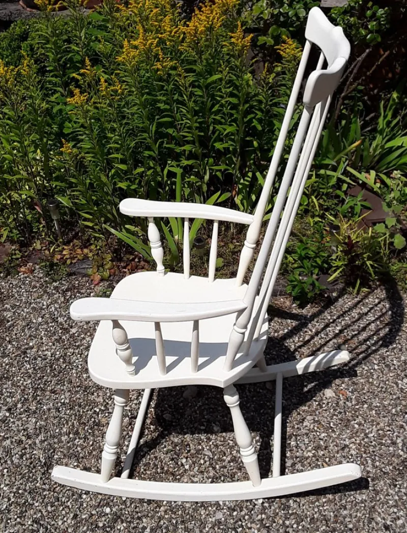 Pamono Vintage Rocking Chair with High Back in White Painted Beech, 1970s> Rocking Chairs