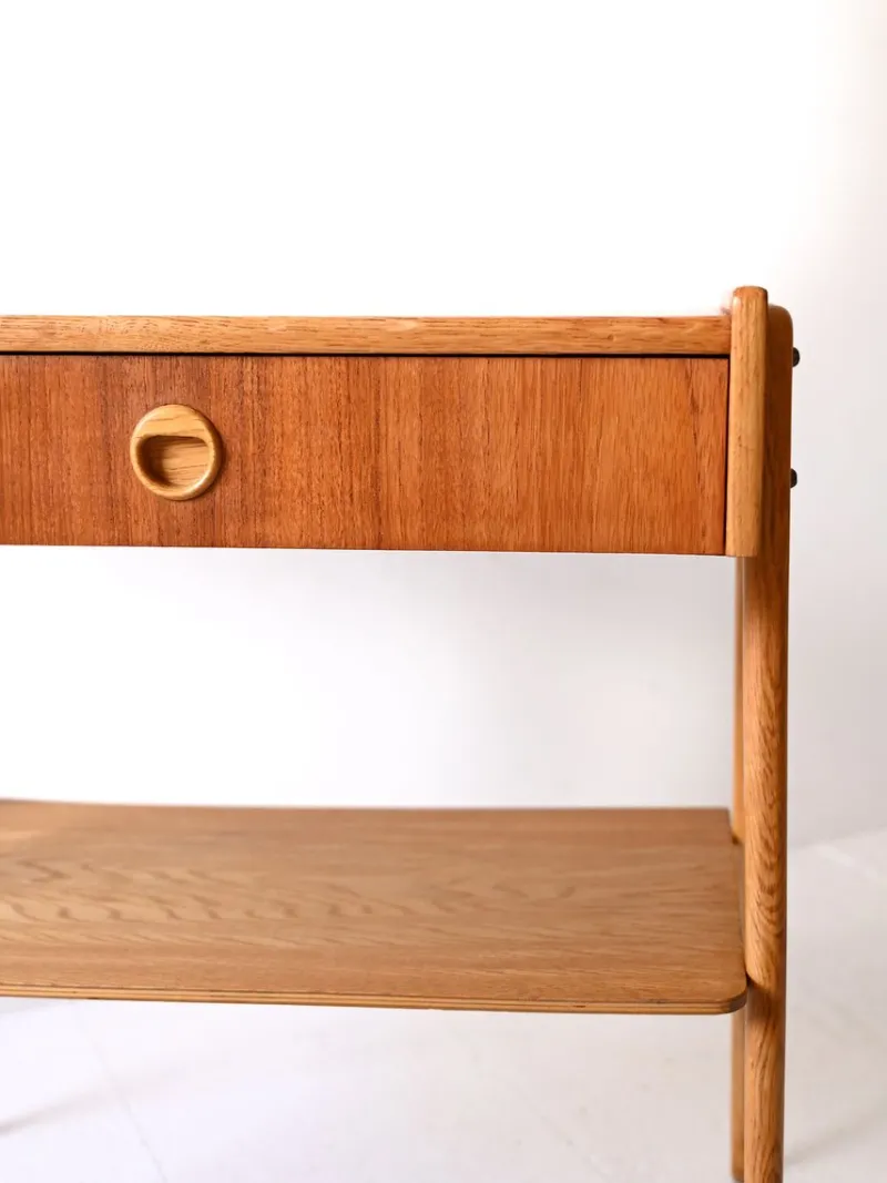 Pamono Vintage Scandinavian Nightstand with Shelf and Slanted Legs, 1950s> Nightstands