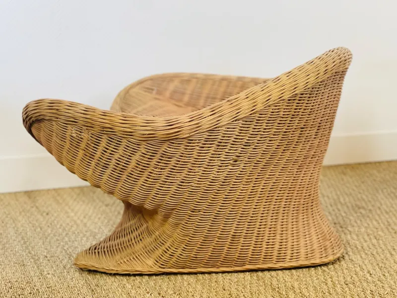 Pamono Vintage Sculptural Lotus Meditation Chair and Half-Moon Table in Rattan, 1970s, Set of 2> Living Room Sets
