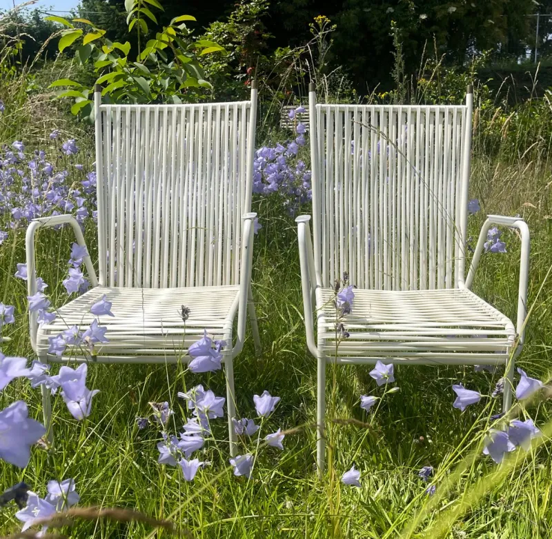 Pamono Vintage Spaghetti Garden Chairs in White in the style of Mauser, 1960s, Set of 2> Garden Seating