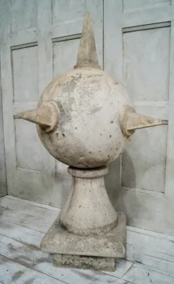 Pamono Vintage Stone Pier Caps, Set of 2> Garden Accessories