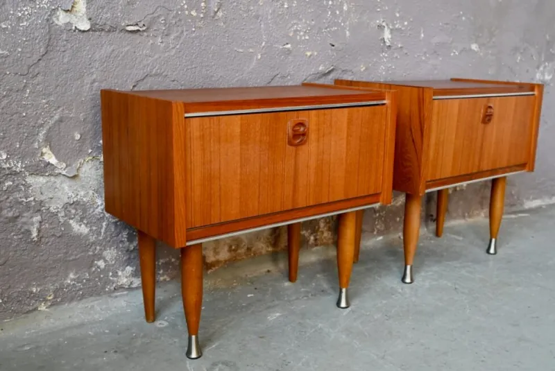 Pamono Vintage Style Scandinavian Bedside Tables or Nightstands, 1970s, Set of 2> Nightstands