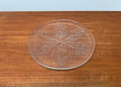 Pamono Vintage Swedish Glass Floral Plates & Crab Plate by Ann Wärff for Kosta Boda, Set of 7><noscript><img width=
