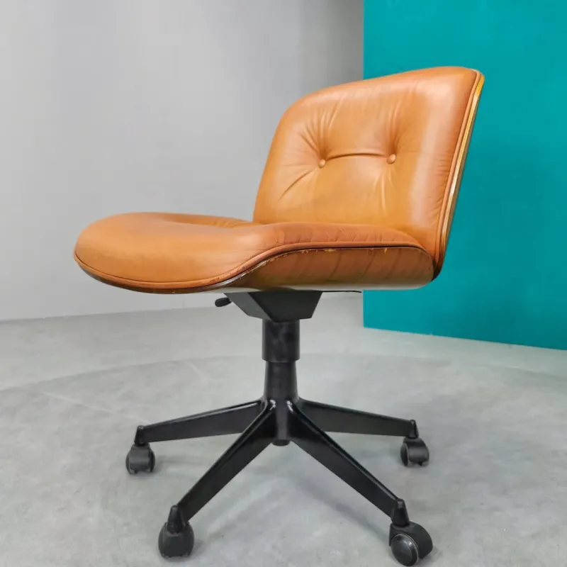 Pamono Vintage Swivel Chair with Wheels in Leather and Teak from Mim Roma, 1970s> Office Chairs