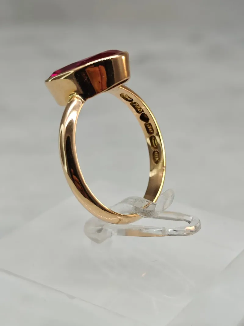 Pamono Vintage Synthetic Spinel Gold Ring, 1946> Rings