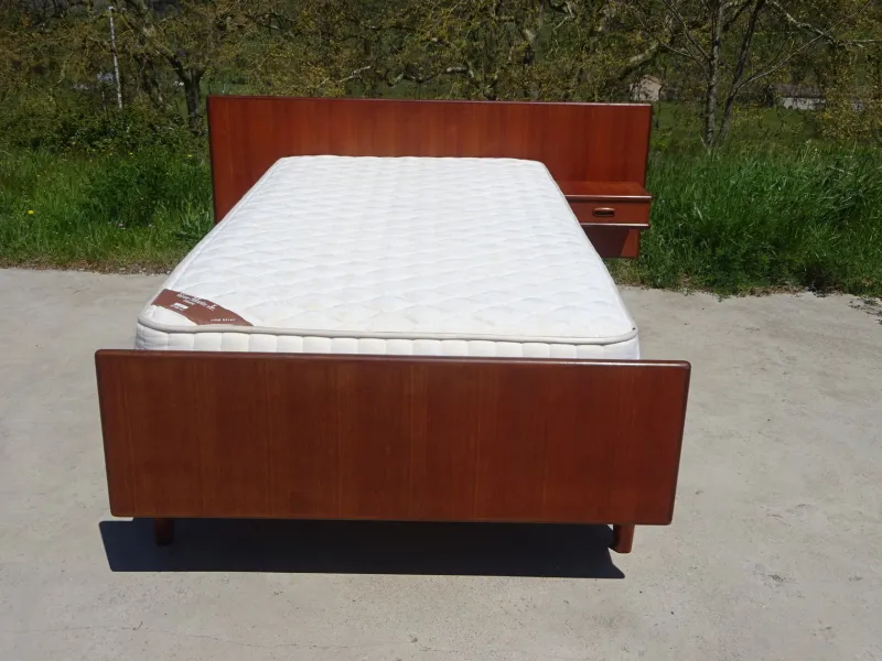 Pamono Vintage Teak Bed, 1960s> Beds & Bedroom Sets