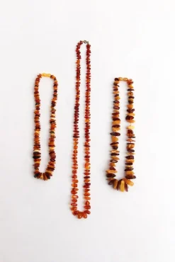 Pamono Vintage Three Amber Necklaces, 1960s, Set of 3> Necklaces