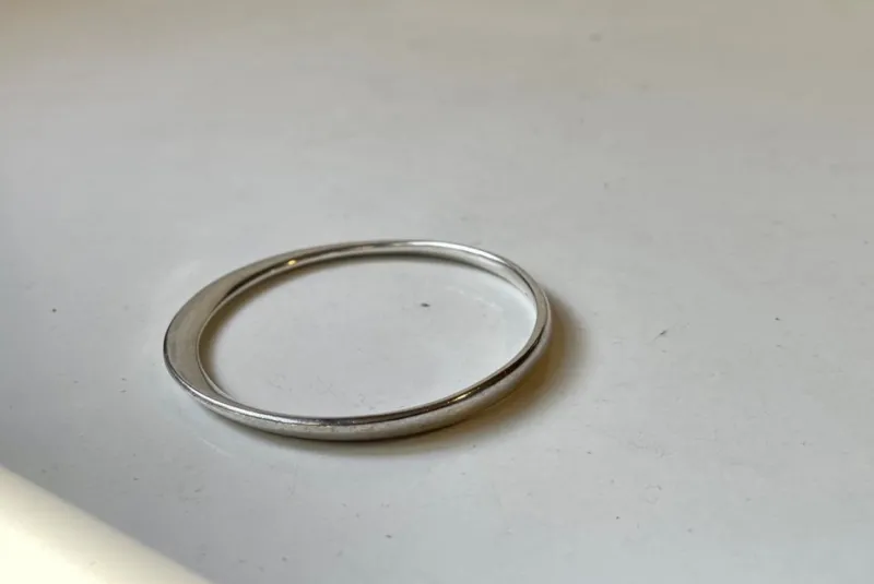 Pamono Vintage Twisted Silver Bracelet Bangle by Vivianna Torun Bülow-Hübe for Georg Jensen, 1970s> Bracelets