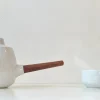 Pamono Vintage White Porcelain and Teak Teapot and Cup by Henning Koppel for Bing & Grondahl, 1960s, Set of 2> Coffee & Tea Service