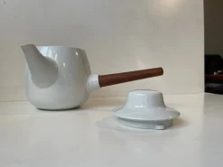 Pamono Vintage White Porcelain and Teak Teapot and Cup by Henning Koppel for Bing & Grondahl, 1960s, Set of 2><noscript><img width=