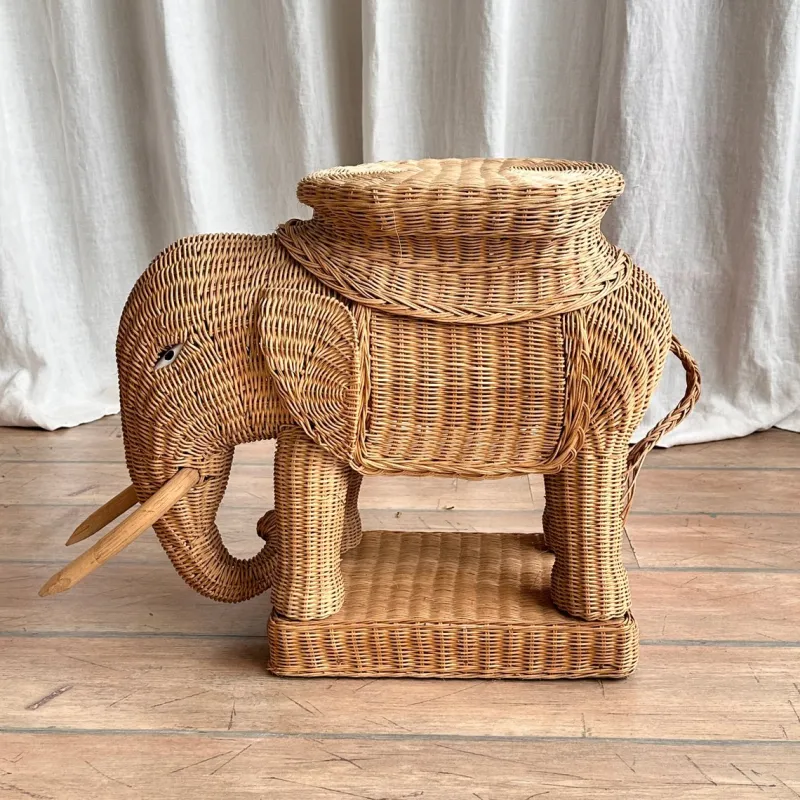 Pamono Vintage Wicker & Rattan Elephant Pedestal in the style of Vivai Del Sud, 1960s> Pedestals And Columns