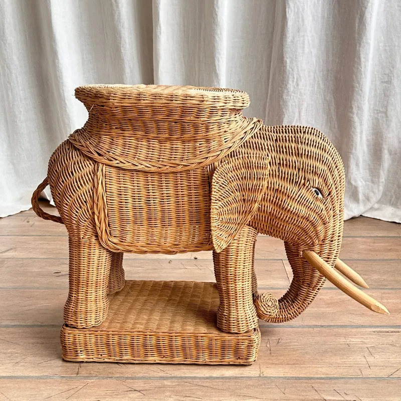 Pamono Vintage Wicker & Rattan Elephant Pedestal in the style of Vivai Del Sud, 1960s> Pedestals And Columns