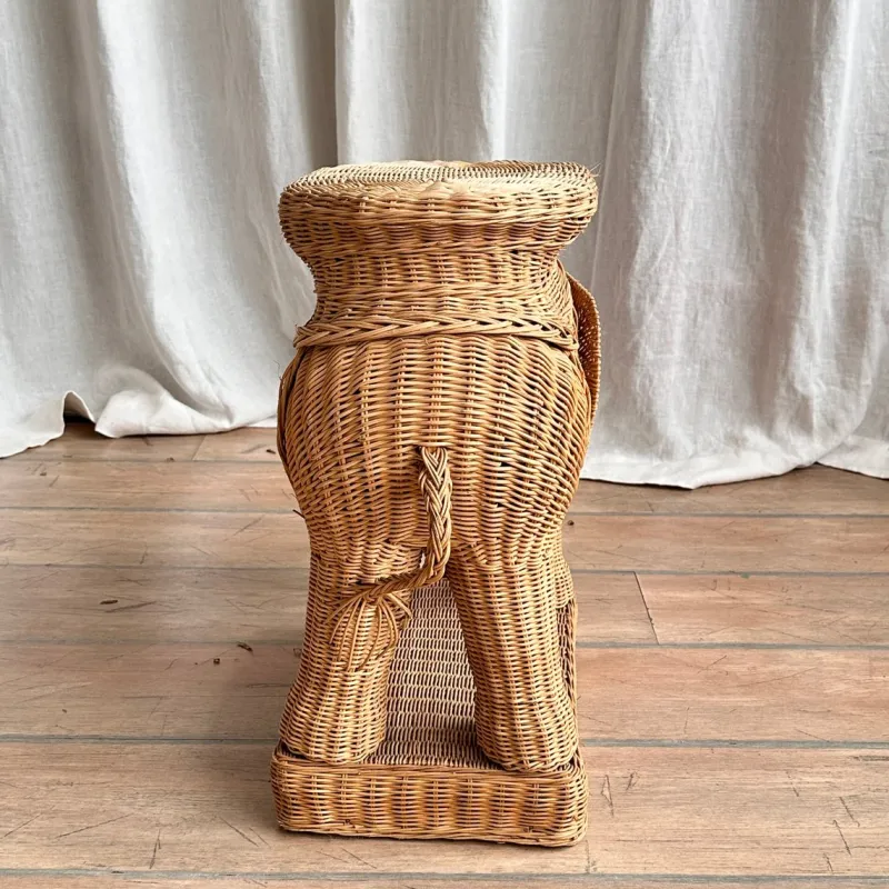 Pamono Vintage Wicker & Rattan Elephant Pedestal in the style of Vivai Del Sud, 1960s> Pedestals And Columns
