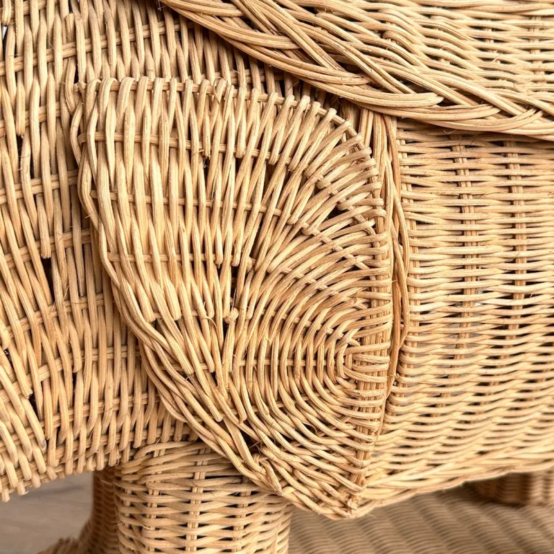 Pamono Vintage Wicker & Rattan Elephant Pedestal in the style of Vivai Del Sud, 1960s> Pedestals And Columns