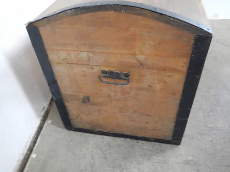 Pamono Vintage Wooden Trunk, 1950s> Trunks Crates & Baskets