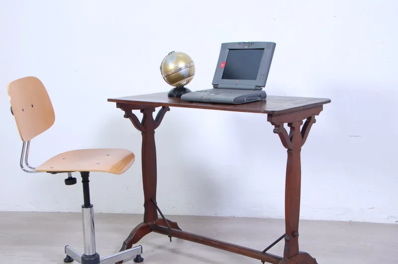 Pamono Vitage Walnut Bistrot Table> Worktables & Workbenches