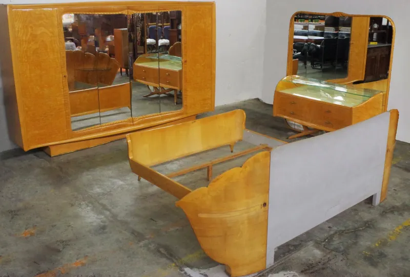 Hot Pamono Walnut Burl Bedroom Set by Osvaldo Borsani, 1950s, Set of 3