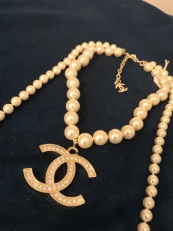 Pamono White and Gold Chanel Necklace Pendant from Chanel><noscript><img width=